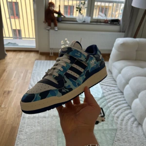 Bape x adidas 30yr - Adidas x Bape, storlek 44, box och kvitto finns, helt nya 10/10 med tags. 