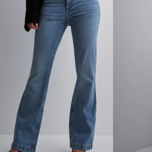 JDY jeans  - Sjuk snygga jeans! Helt oanvända endast testad, i den äldre modellen men exakt samma passform. Säljer då det inte passade mig.💗 Nypris 449kr