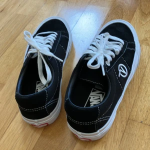 Vans skor - Vans skate sko. Saddle sid pro, black/white Ny skick. För små för mig.  Storlek US 7,5 Eur 40