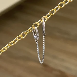 Diamant örhängen  - Diamant örhängen från Ebba Brahe. Nypris ca. 6000kr. Aldrig använda. Äkta silver, och cristalliserade stenar.💓