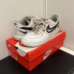 Air Force 1 - säljer nu ett par feta custom airforce 1s då ja inte använder dem längre,  Boxen ingår