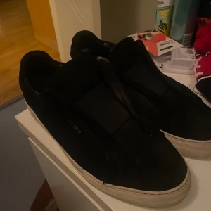 Arigato skor - Ganska stora, skulle säga storlek 46. Fräscha! Finns kartong och påse.