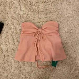 Bandau Topp - Helt oanvänd med lappen kvar 🩷 Säljer då jag inte använder den och den passar skitbra nu till sommaren! Kom för egna bilder 💘