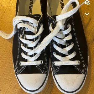 Converse - Storlek 39, svarta, används vid ett tillfälle. Väldigt bra skick 