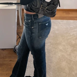 Armani jeans - Skitsnygga Armani jeans med en ish bootcut modell! Passar någon mellan ca 165-175 💓