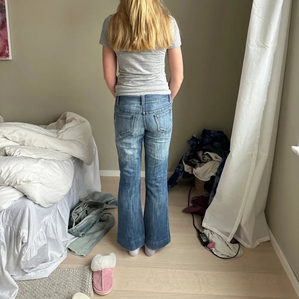Fina jeans ifrån denim skriv om ni har några frågor eller vill veta mått❤️. Jeans & Byxor.