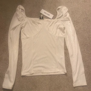 Vega bustier topp - En oanvänd tröja med prislapp på. Beställd från bubbleroom storlek small.
