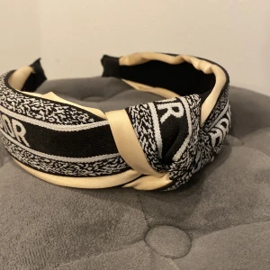 Christian Dior pannband  - Nytt diadem Christian Dior 