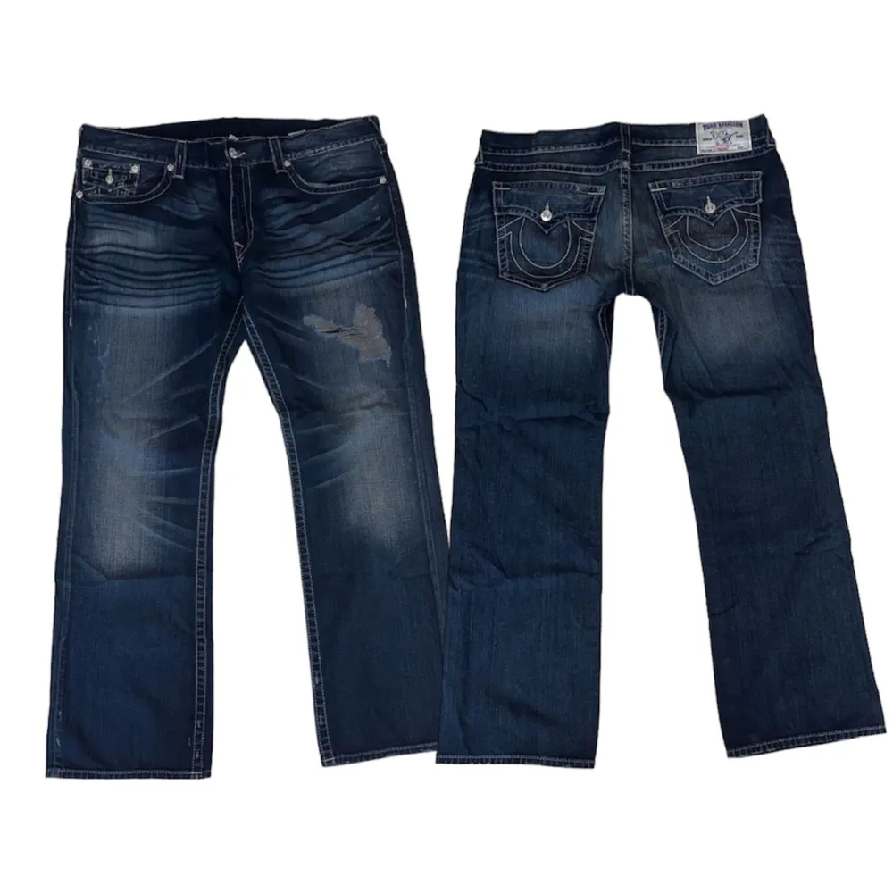 True Religion jeans straight fit. W42 hella baggy [Ytterbenslängd 110cm] [Ineerbenslängd 82cm] [Midja 55cm] [Benöppning 25,5cm]. Jeans & Byxor.