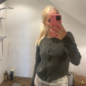 Stickad kofta  - Super mysig fin kofta använt skick 