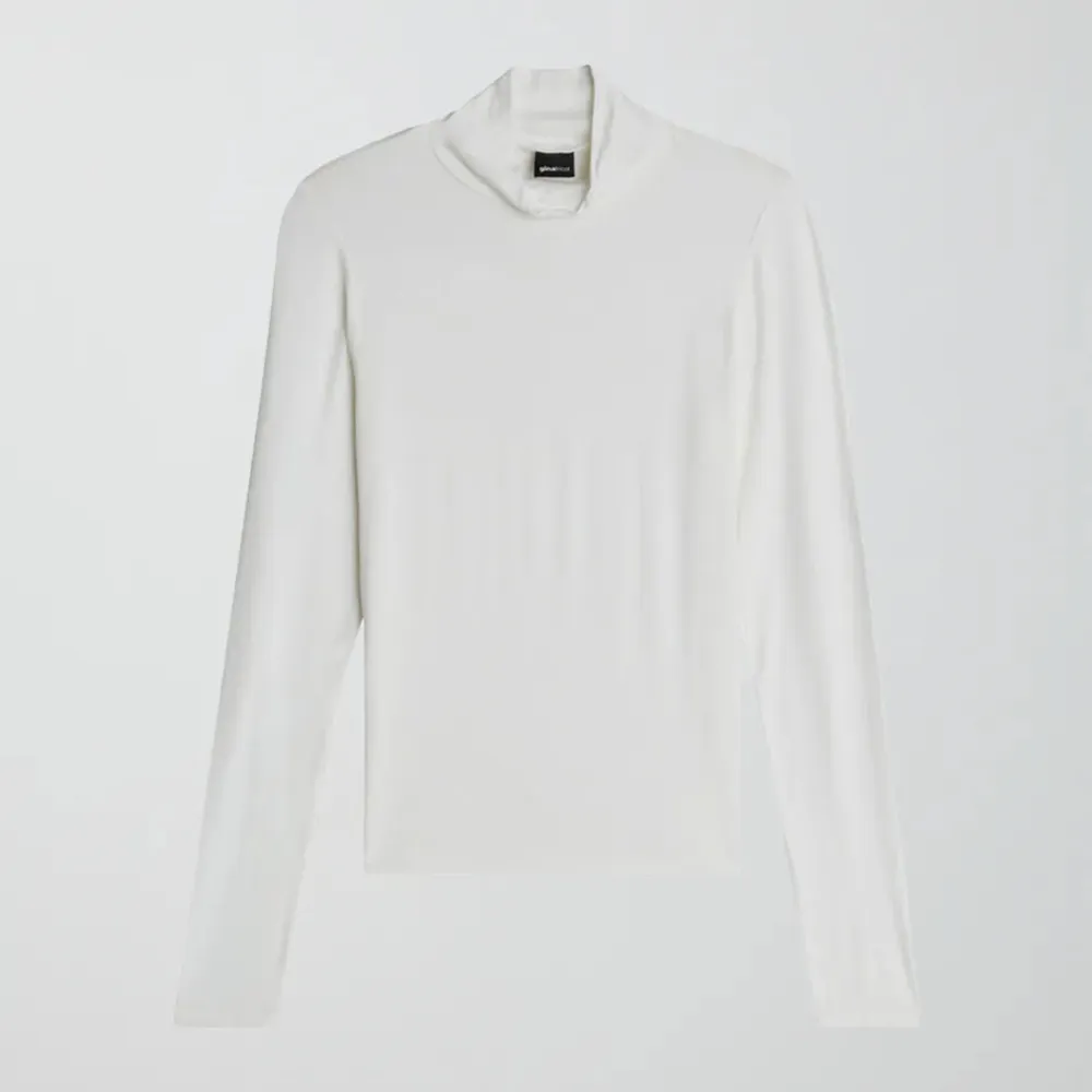 Turtle neck topp/ polotröja från Gina tricot! Ny med lapparna kvar. Storlek XS. Yläosat.