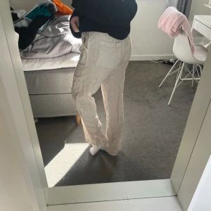 Linnebyxor design by si - Linnebyxor från design by si, säljer då dom är lite korta på mig så inte använda alls, prislappen kvar!