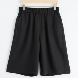 Shorts från Lindex  - Så gott som nya shorts från Lindex. Använda en gpng och tvättade efter det! Stl S/36, lite oversize så passar en 38 också. Hämtas i Råsunda eller skickas mot fraktkostnad.