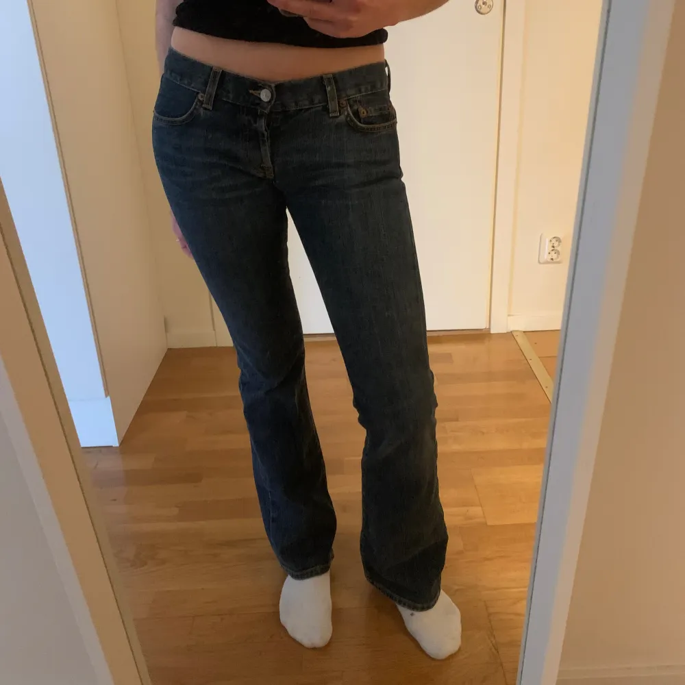 Vintage lågmidjade ”lucky you” jeans, superfint skick - inget att anmärka på! . Jeans & Byxor.