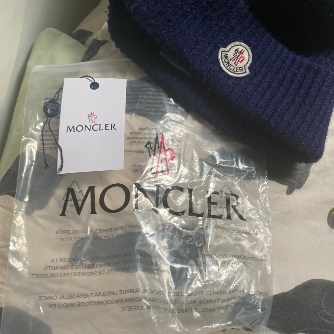 Moncler mössa