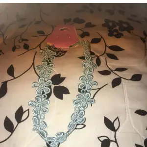 Blått Blom choker halsband helt oanvänd