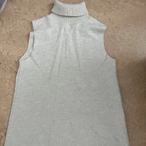 Topp - Fin topp från zara som ej kommer till användning längre!