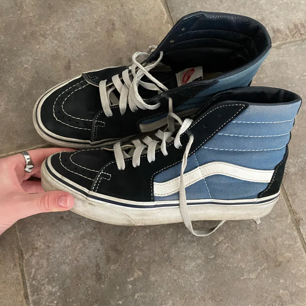 Så snygga höga vans skor storlek 38❣️. Skor.