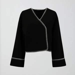 blanket stitch jacket,  tunn svart jacka med vita detalj, som ny, aldrig använd, 