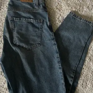 Mom jeans från Gina Tricot. Använda fåtal gånger. 