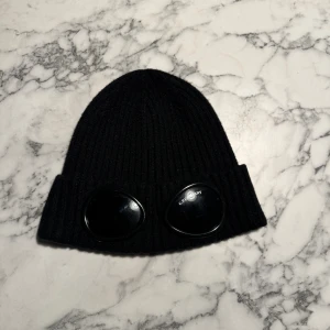 Cp company - Säljer nu min mössa jag köpte för länge sen då den inte används längre Skick 8-10 