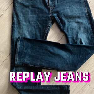 Riktigt snygga fräscha knappt använda Tillbur replay jeans i storlek 31/32. Kolla bilder för mått m.m.   Kan posta samma dag som köp via instabox oftast. Tveka inte o höra av om övriga frågor