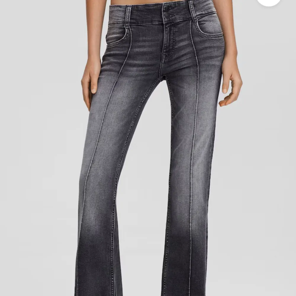 Säljer dessa superfina jeans då de inte kommer till användning längre! ❤️. Jeans & Byxor.