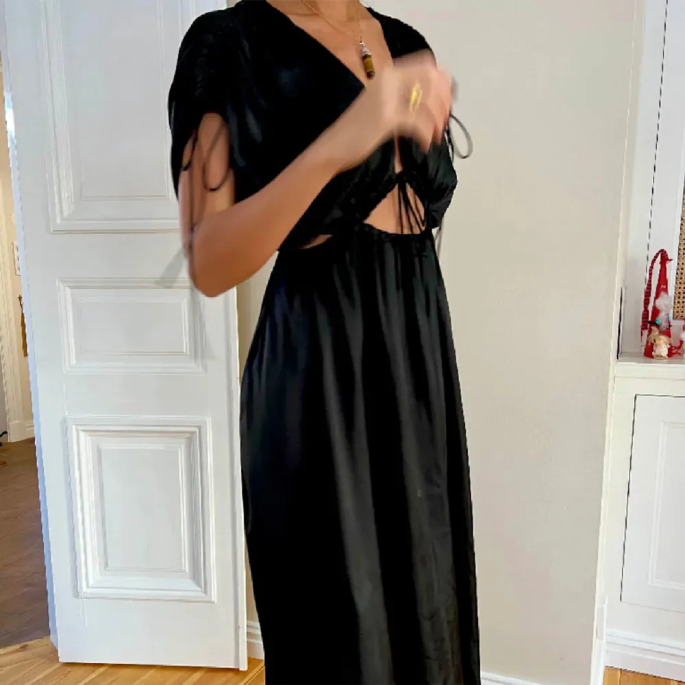 Så snygg långklänning från Zara, perfekt till bal i fint skick ❤️passar även mig med storlek S. Klänningar.