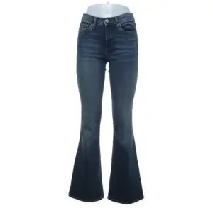 Säljer dessa så fina jeans från gap pga att dom är lite stora har nästan aldrig använt dom men dom är så snygga💓💓