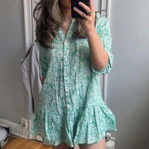 Zara klänning - Intressekoll på min fina zara klänning som är slutsåld.