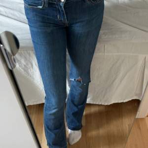 Säljer nu mina super fina jeans som är i bra skick, andvända få tal gånger!