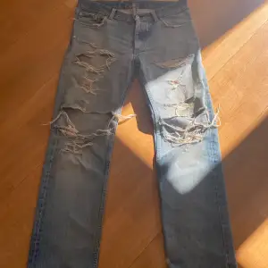 Sjuka Helmut Lang green painter jeans från spring/summer 2000 Sjuk distressing från år av användning Size 31 i midjan 