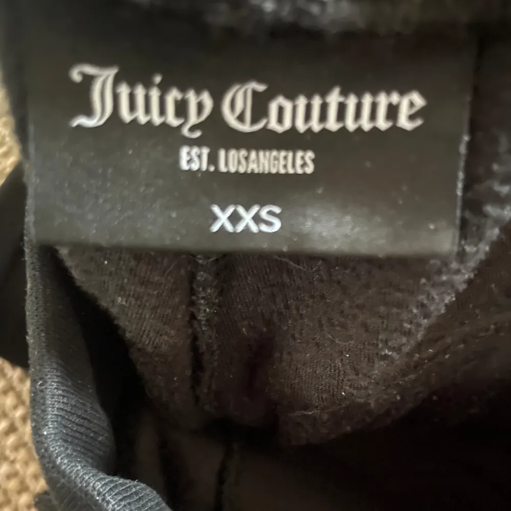 Nästintill oanvända juicy byxor, i storlek xxs Kom med bud om mitt inte duger. Jeans & Byxor.