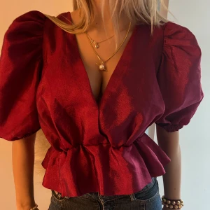 Röd blus - Svin snygg röd blus!!