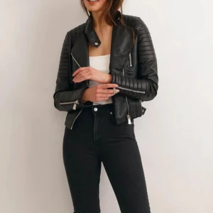 Moto Jacket Black - Svart skinnjacka från chiquelle i storlek S/38. Väldigt fint skick, endast använd ett fåtal gånger.  Nypris: 799kr