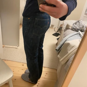 Levis jeans - Säljer dessa så snygga Levis jeans köpta för 1000 kr för nått år sedan. Använda ca 10 gånger men inga defekter. Är i modellen low pro💕💕 bara att höra av dig vid frågor