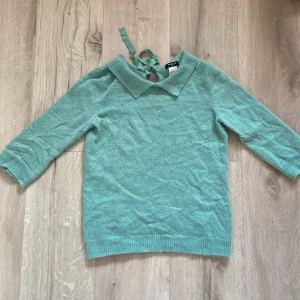 Tröja med knytbar rosett  - Bra skick, 