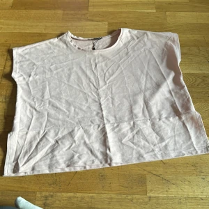 En fin overzsie top - Näst intill ny … aldrig använd bara testat 