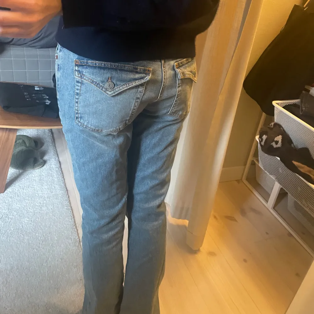 Skit snygga jeans från junkyard som är helt oanvända. Säljer pga är lite för stora. Är i helt perfekt skick då de är sprillans nya. . Jeans & Byxor.