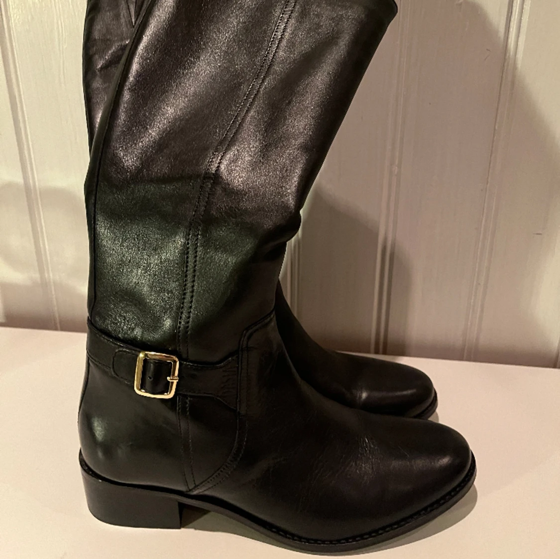 Nyskick  damstövel i skinn