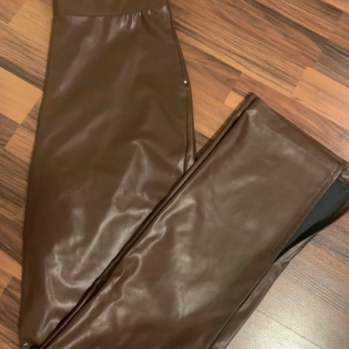Mörkbruna skinnnbyxor - 91