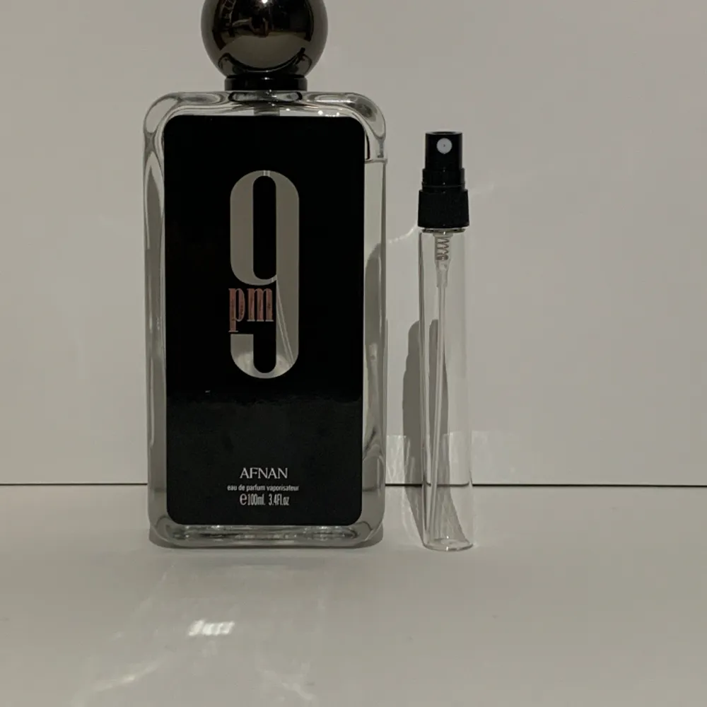 Säljer samples av denna parfym. OBS: 1ml motsvarar ca 15 spray. Kom dm för ytterligare frågor.. Parfym.
