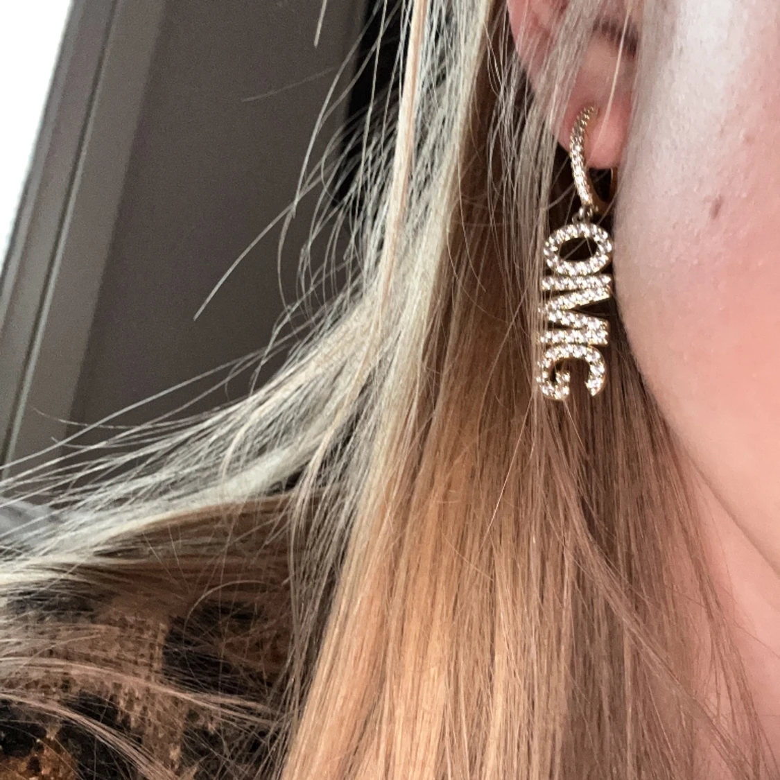 Ioaku örhängen i guld