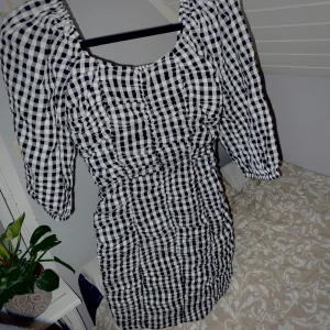 Klänning  - Sååå snygg klänning från bikbok i storlek xs. Fint skick!