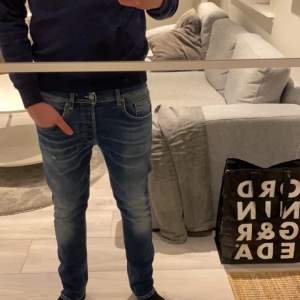 Dondup ”Icon” jeans, köptes från deras hemsida för ett år sedan. Regular fit men sitter väldigt slim ändå. Orginalpris 2600KR