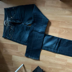 Acne low waist jeans - Raka. Sitter som en 34/s typ. Vill bli av med kläder så pris kan diskuteras.
