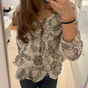 mönstrad blus från Odd Molly  - Fin blus, passar xs och s