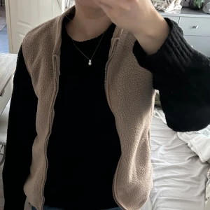 Teddy väst - Knappt använd, inga defekter🤍