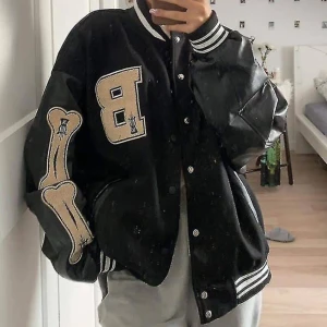 Baseball jacka  - En jacka i bra skick. Betala 600 kr för den. Säljer då den inte kommer till användning längre. Skulle nog säga att den är som en M/L. Skriv för mer bilder. Pris kan diskuteras 