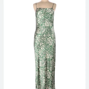 Fin klänning från ZARA - Fint skick, inga anmärkningar. Toppen klänning för sommaren. 